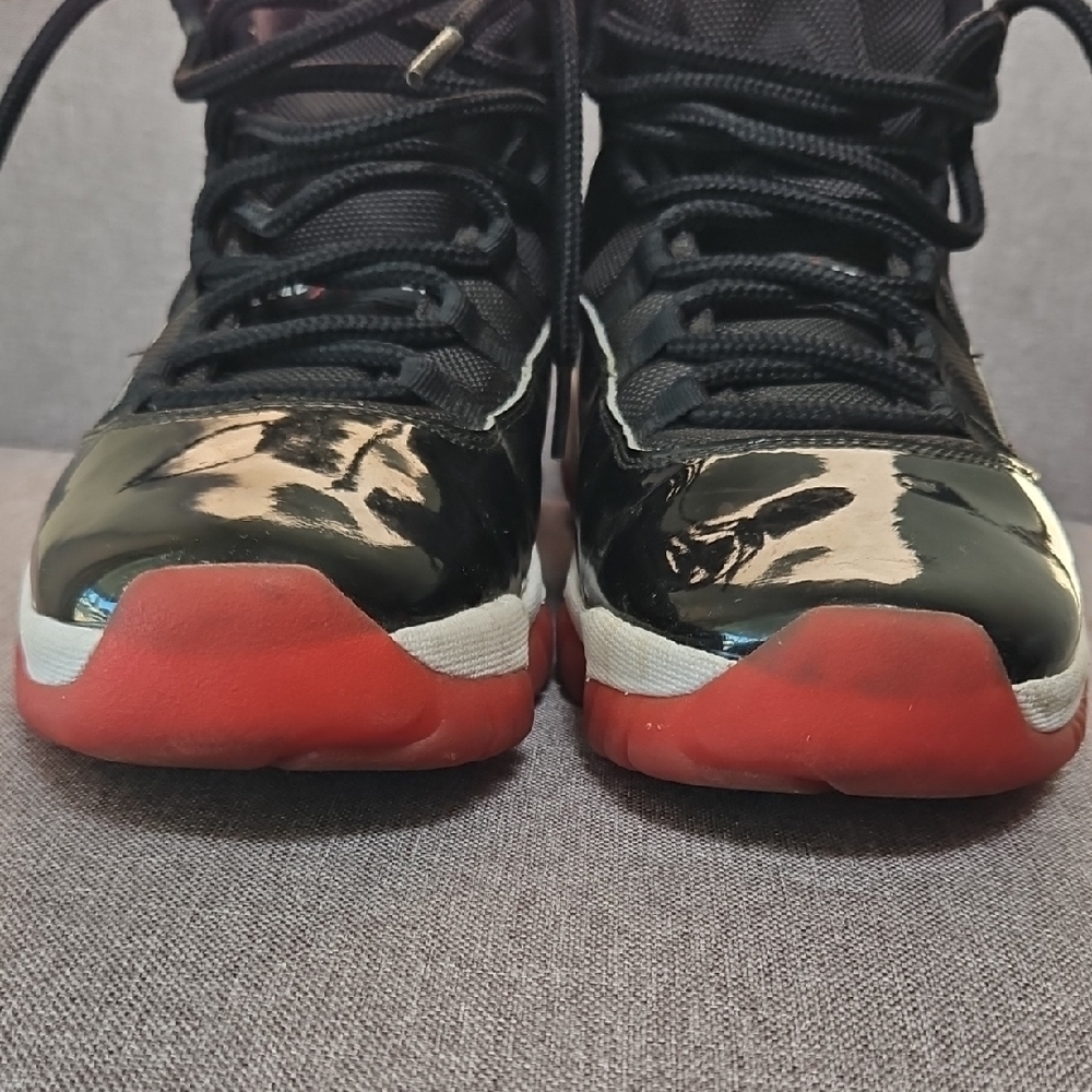 Air Jordan 11 retro Black and Red High-Top Sneakers. Men Size 9.5 - Picture 11 of 17